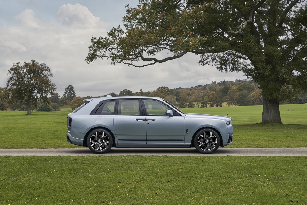 Rolls-Royce Cullinan Daisy: Zarafetin Zirvesinde Bir Yolculuk